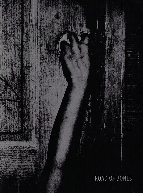 Omslag van Road of Bones, tweedehands boek bij Boekhandel Bloks
