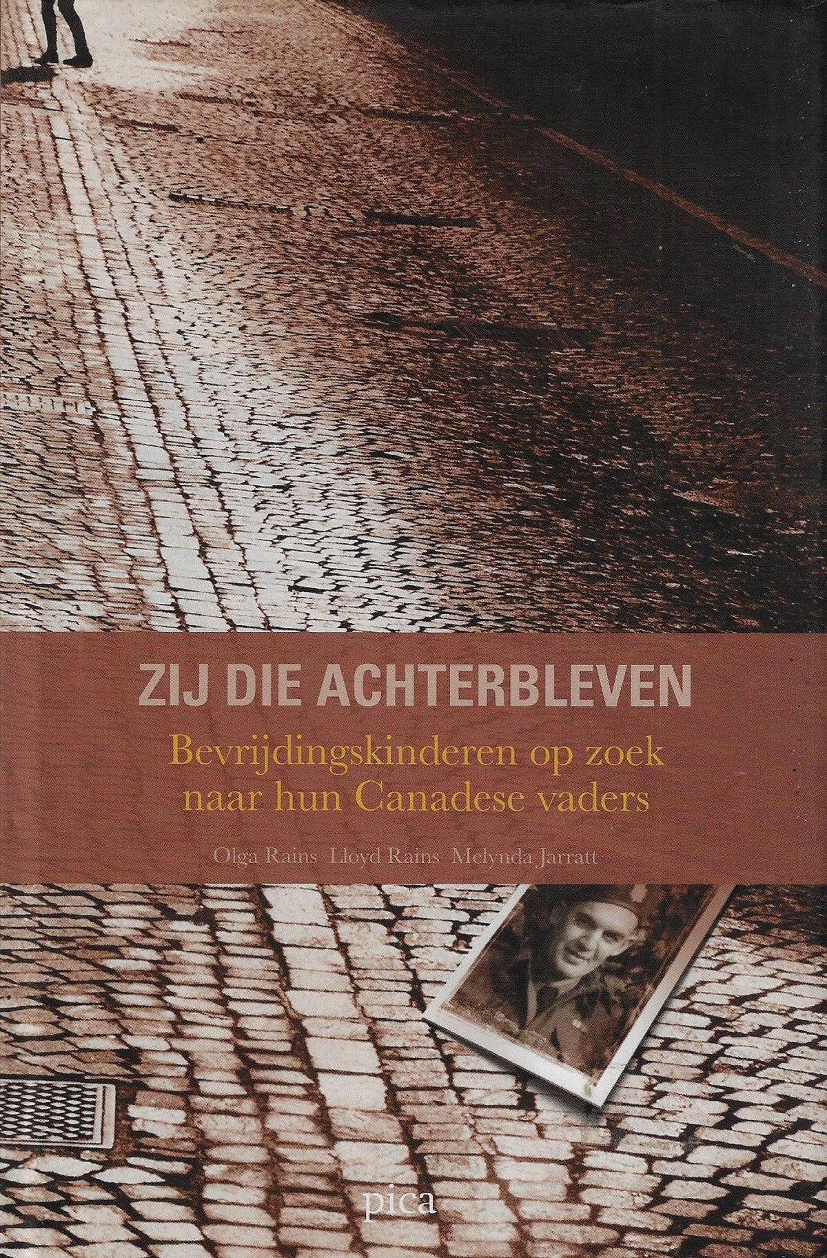 Omslag van Zij die achterbleven / bevrijdingskinderen op zoek naar hun Canadese vaders, tweedehands boek bij Boekhandel Bloks