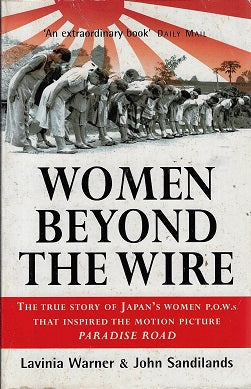 Omslag van Women beyond the wire, tweedehands boek bij Boekhandel Bloks