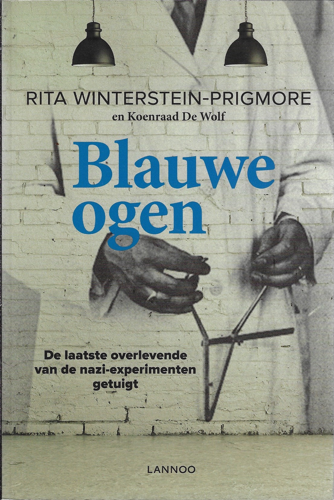 Omslag van Blauwe ogen / de laatste overlevende van de nazi-experimenten getuigt, tweedehands boek bij Boekhandel Bloks
