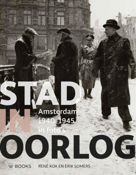 Omslag van Stad in oorlog - Amsterdam 40-45 / Amsterdam 1940-1945 in foto's, tweedehands boek bij Boekhandel Bloks