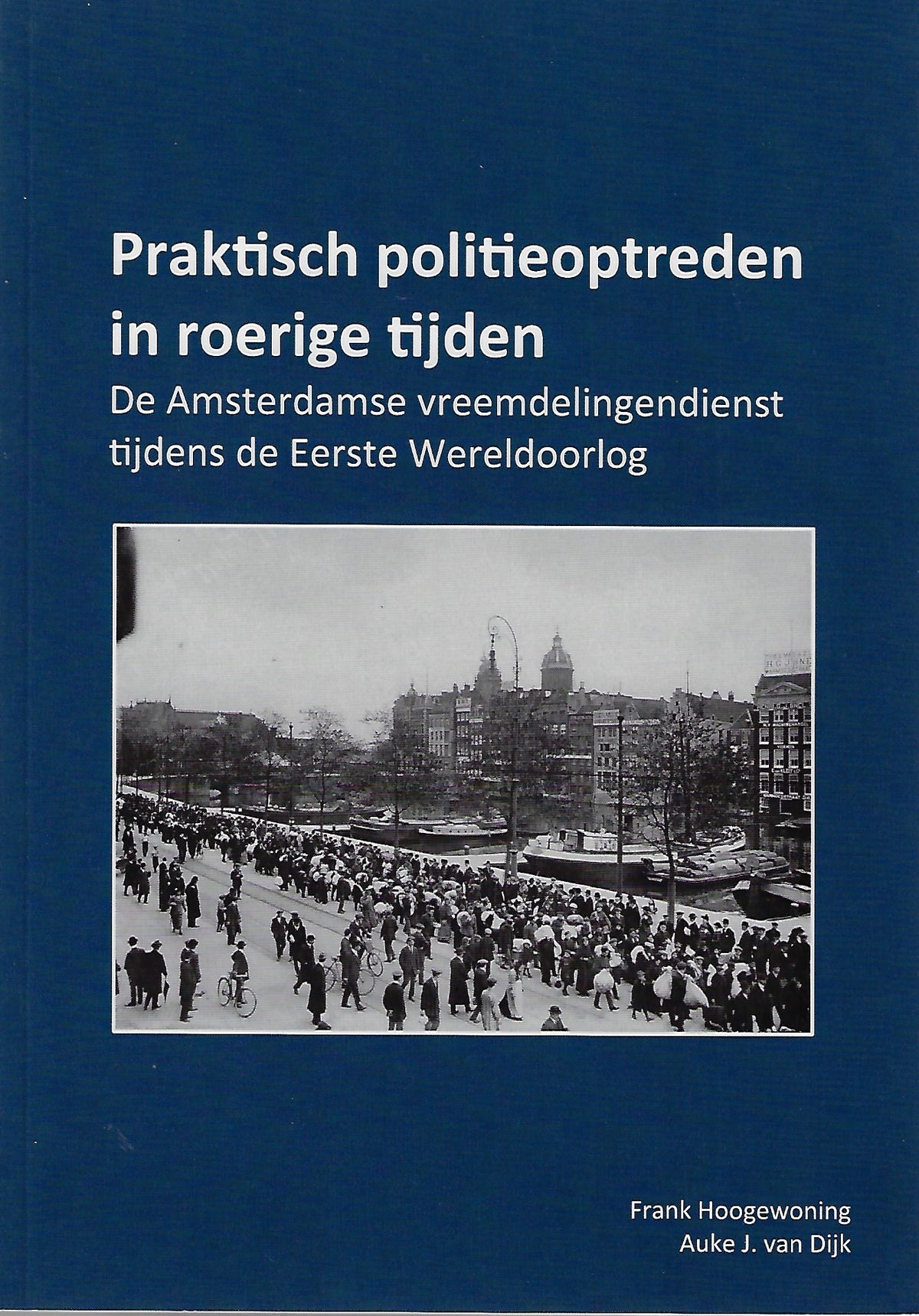 Omslag van Praktisch politieoptreden in roerige tijden, tweedehands boek bij Boekhandel Bloks