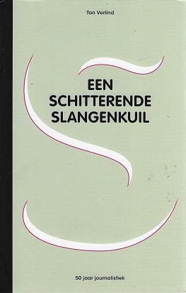 Omslag van Een schitterende slangenkuil / 50 jaar journalistiek, tweedehands boek bij Boekhandel Bloks