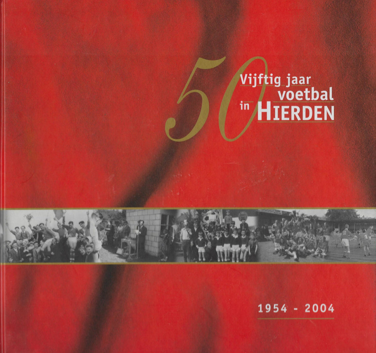 Omslag van Vijftig jaar voetbal in Hierden 1954-2004, tweedehands boek bij Boekhandel Bloks