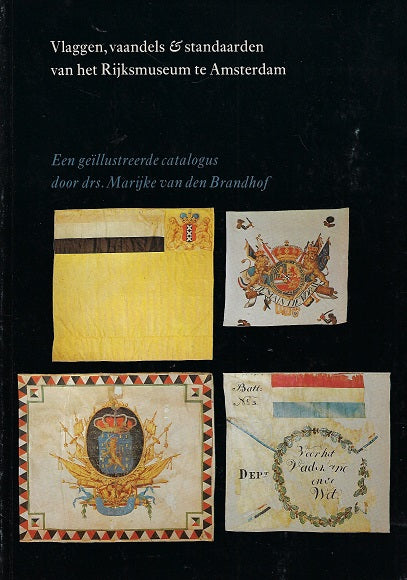 Omslag van Vlaggen, vaandels & standaarden van het Rijksmuseum te Amsterdam, tweedehands boek bij Boekhandel Bloks