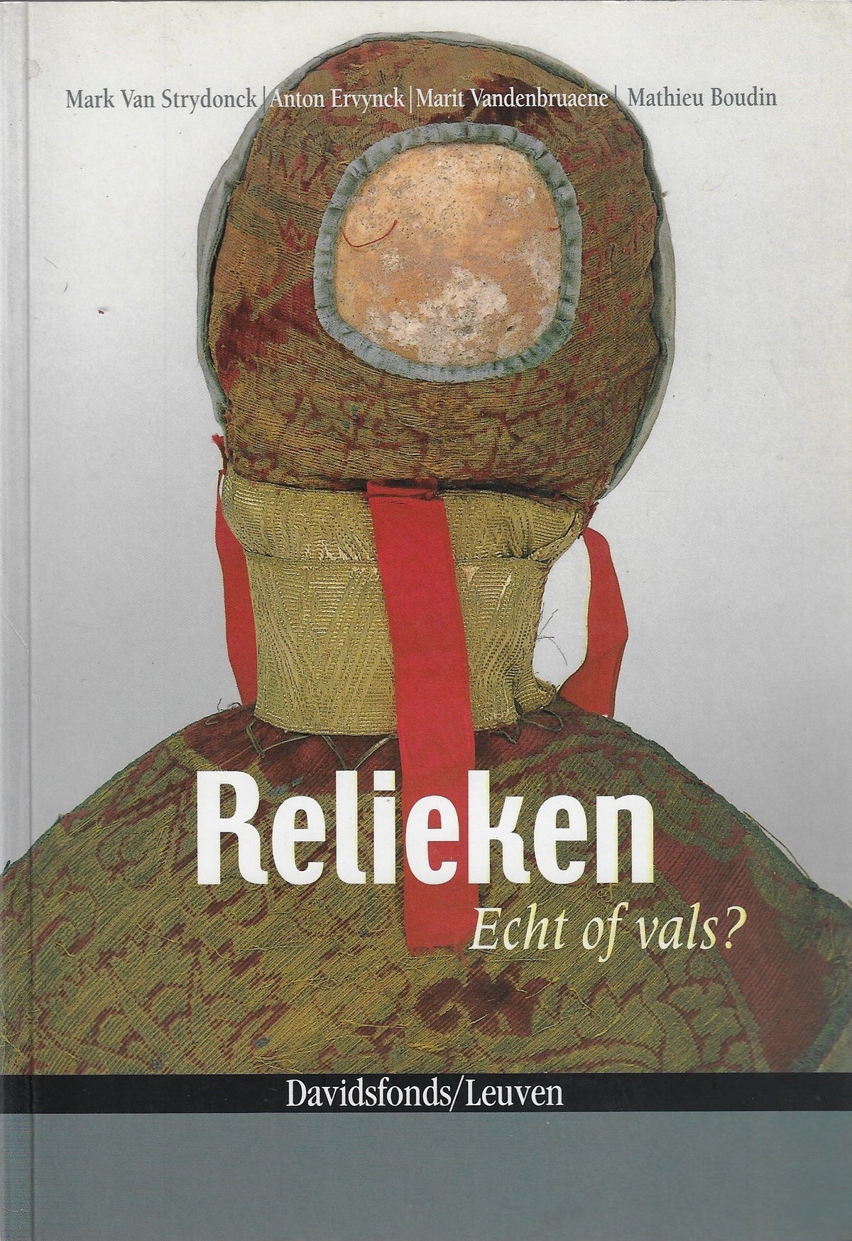Omslag van Relieken Echt of vals ?, tweedehands boek bij Boekhandel Bloks
