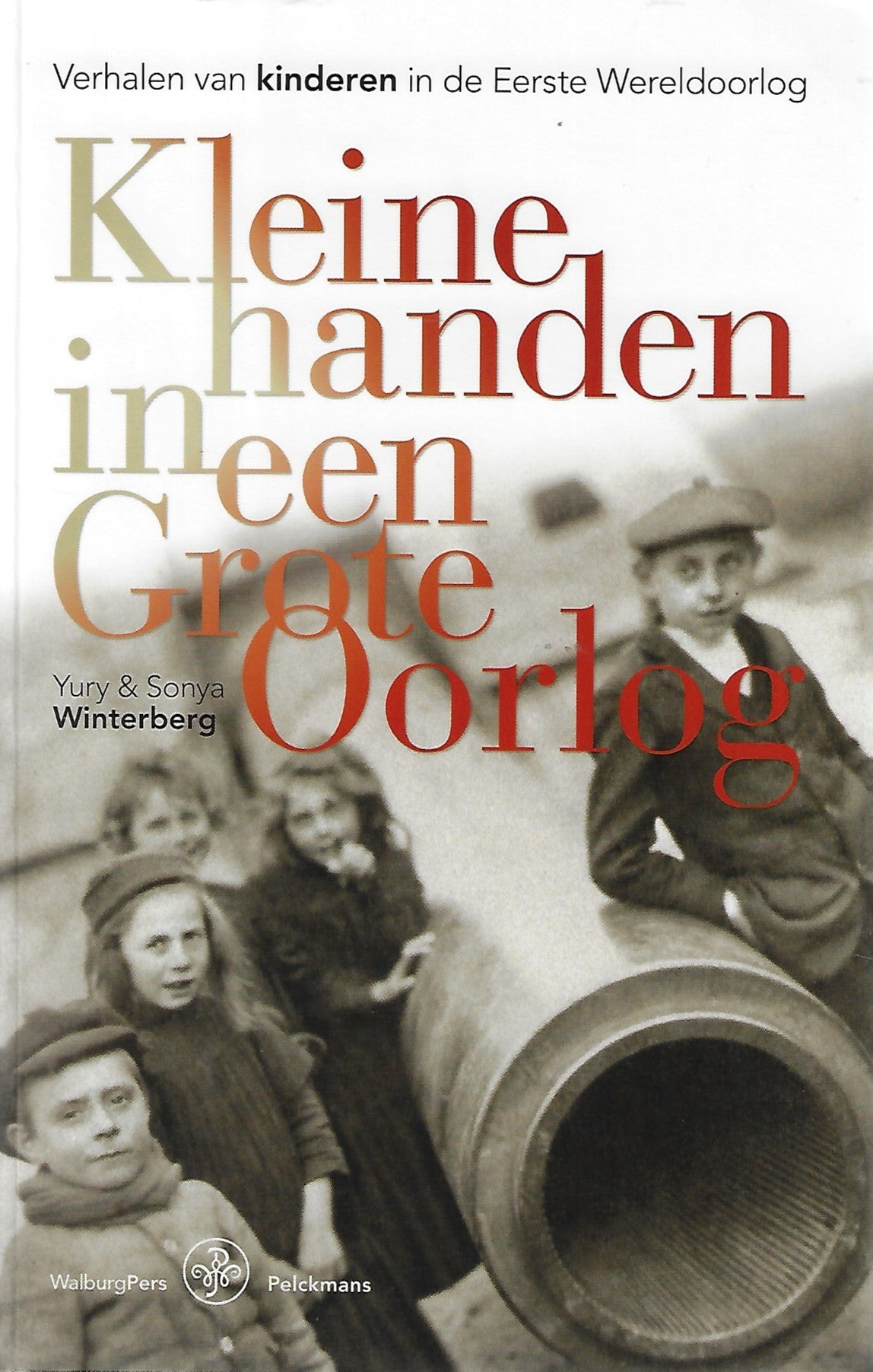 Omslag van Kleine handen in een grote oorlog / Verhalen van kinderen in de Eerste Wereldoorlog, tweedehands boek bij Boekhandel Bloks