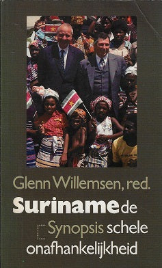 Omslag van Suriname de schele onafhankelijkheid, tweedehands boek bij Boekhandel Bloks