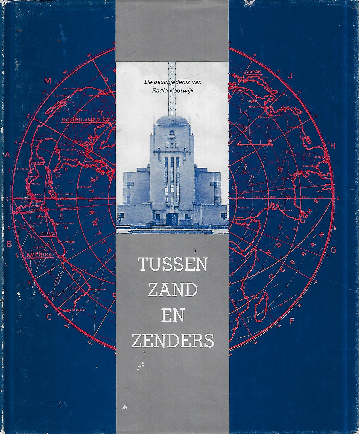 Omslag van Tussen zand en zenders door Betsy van de Pol-Woonink, tweedehands boek bij Boekhandel Bloks