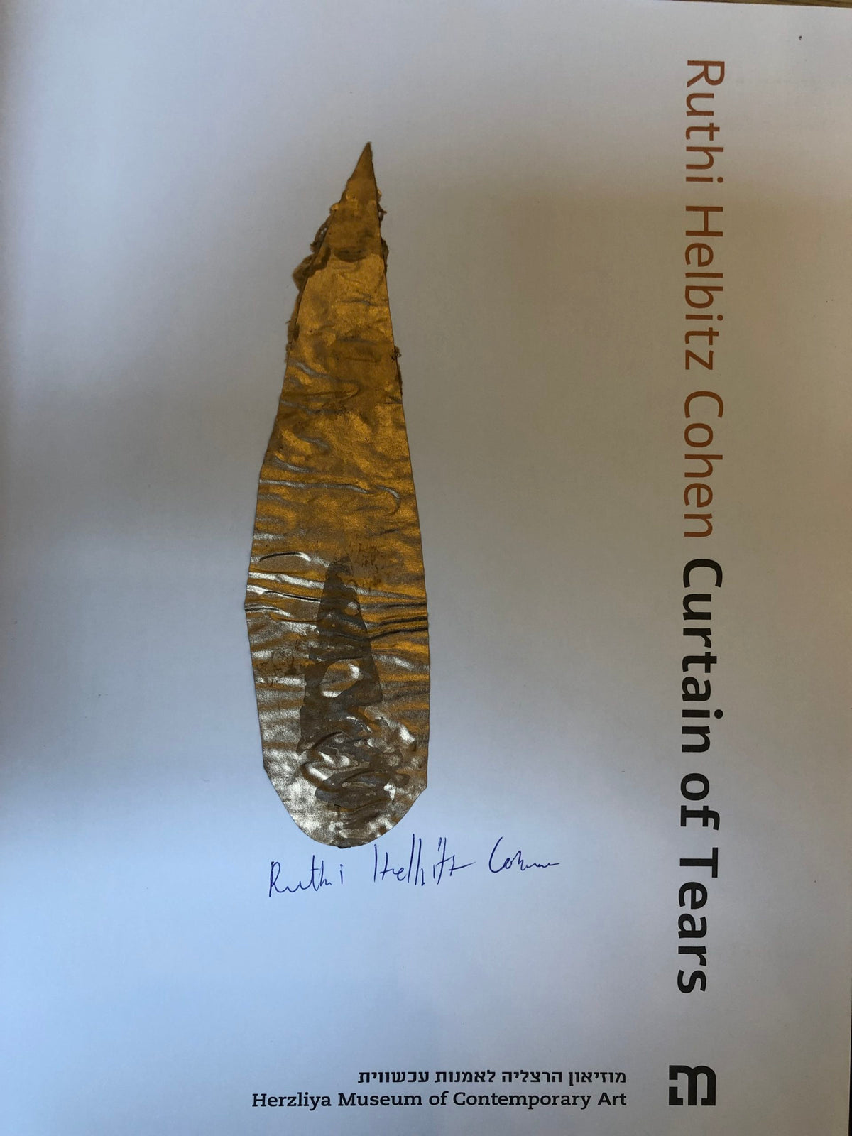 Omslag van Gesigneerd, Ruthi Helbitz Cohen - Curtain of Tears, tweedehands boek bij Boekhandel Bloks