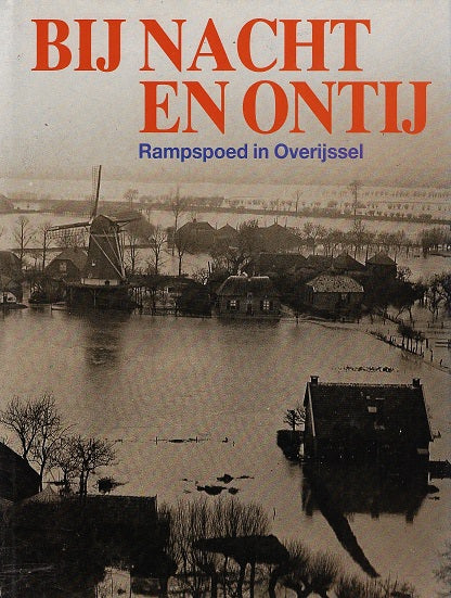 Omslag van Bij nacht en ontij / ramspoed in Overijssel, tweedehands boek bij Boekhandel Bloks