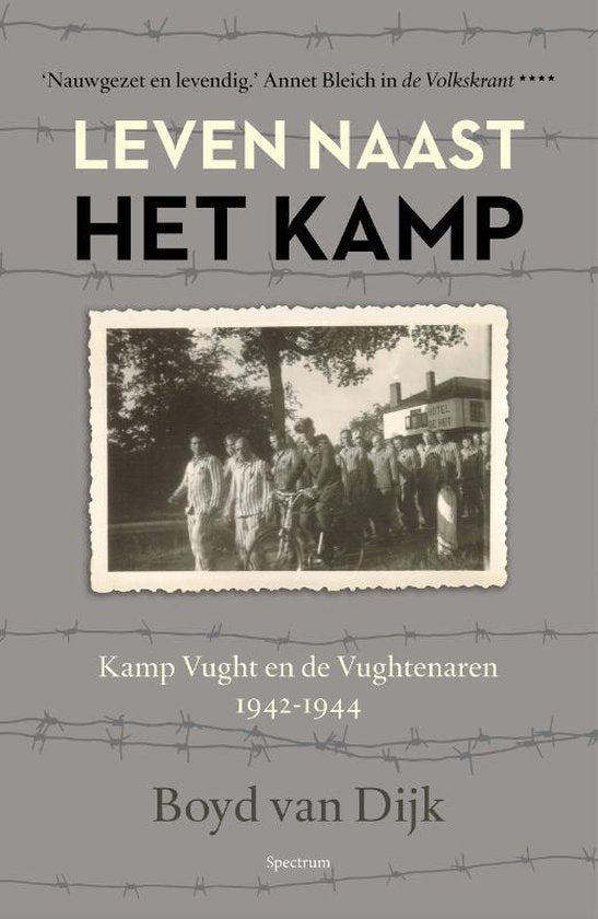 Omslag van Leven naast het kamp / Kamp Vught en de Vughtenaren, 1942-1944, tweedehands boek bij Boekhandel Bloks