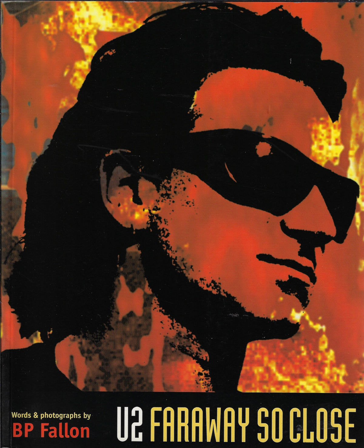 Omslag van U2 Faraway so close, tweedehands boek bij Boekhandel Bloks