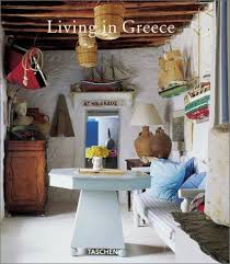 Omslag van Living in Greece, tweedehands boek bij Boekhandel Bloks