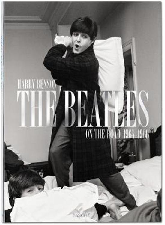 Omslag van The Beatles on the road 1964-1966, tweedehands boek bij Boekhandel Bloks