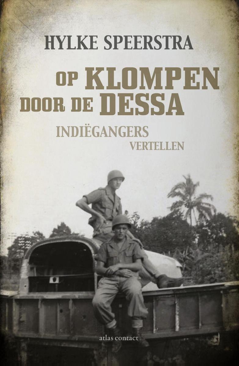 Omslag van Op klompen door de dessa / oud-Indiëgangers vertellen, tweedehands boek bij Boekhandel Bloks