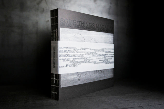 Omslag van SOME/THINGS MAGAZINE ISSUE001 / SHEDDING SNATCHES OF SONG LIKE PETALS, tweedehands boek bij Boekhandel Bloks