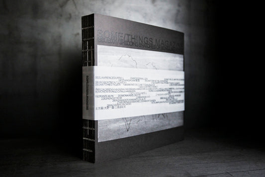 Omslag van SOME/THINGS MAGAZINE ISSUE001 / SHEDDING SNATCHES OF SONG LIKE PETALS, tweedehands boek bij Boekhandel Bloks