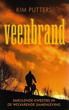 Omslag van Veenbrand / Smeulende kwesties in de welvarende samenleving, tweedehands boek bij Boekhandel Bloks