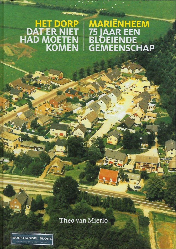 Omslag van Het dorp dat er niet had moeten komen / Mariënheem 75 jaar een bloeiende gemeenschap, tweedehands boek bij Boekhandel Bloks