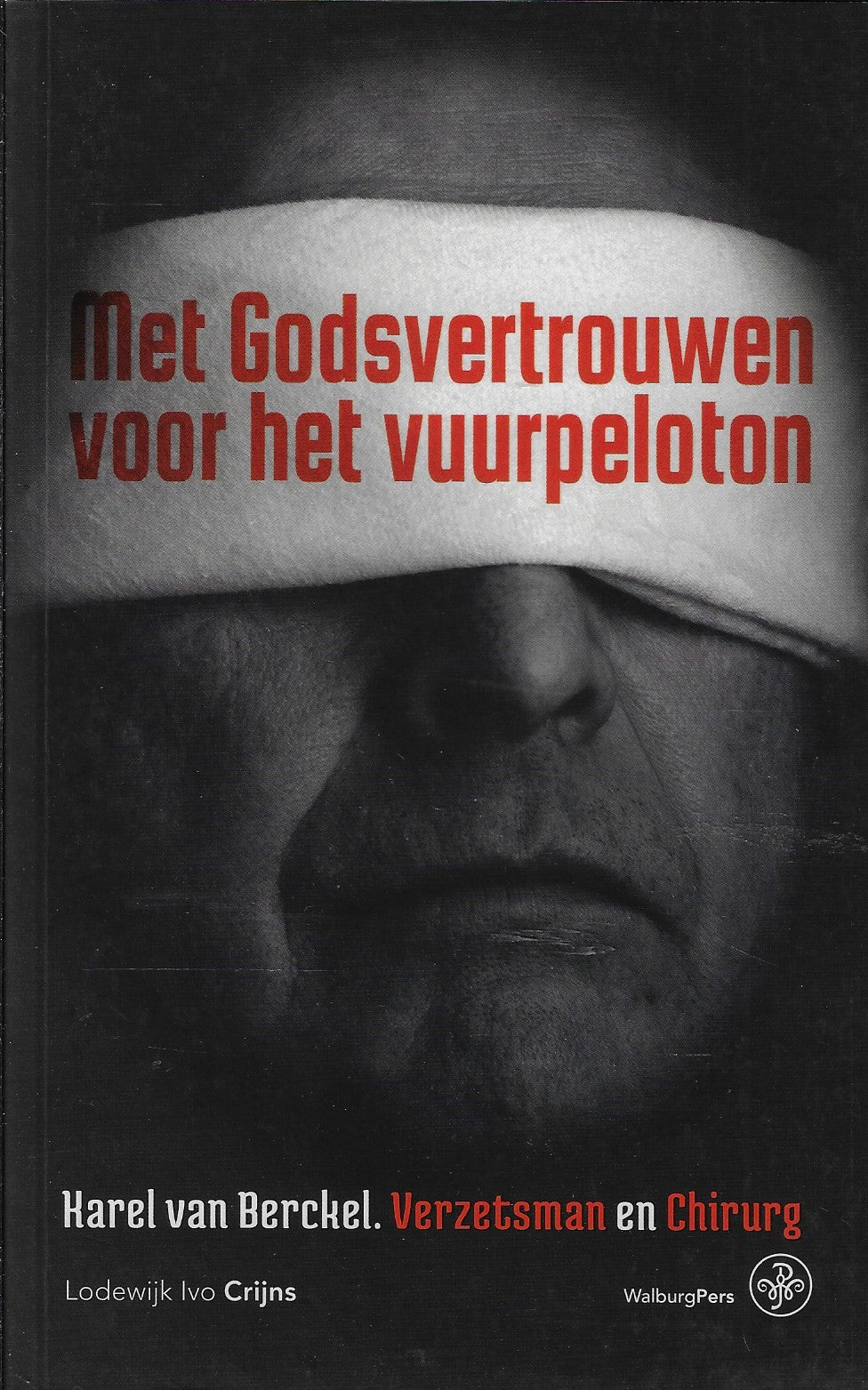 Omslag van Met Godsvertrouwen voor het vuurpeloton / Karel van Berckel, verzetsman en chirurg, tweedehands boek bij Boekhandel Bloks