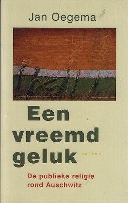 Omslag van Een vreemd geluk / de publieke religie rond Auschwitz, tweedehands boek bij Boekhandel Bloks