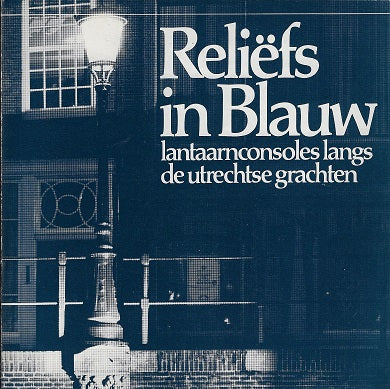 Omslag van Reliefs in Blauw / lantaarnconsoles langs de utrechtse grachten, tweedehands boek bij Boekhandel Bloks